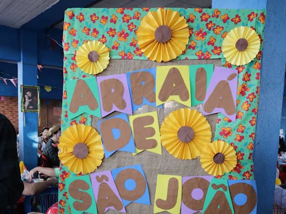 Alunos, familiares e amigos participaram do Arraiá do São João Bosco - Foto 4